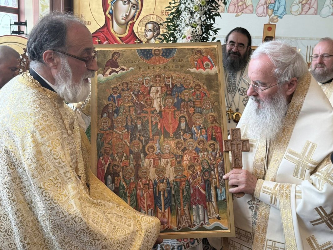 Sfinţirea Bisericii „Duminica Sfinților Români” din Offenbach pe Main 365653