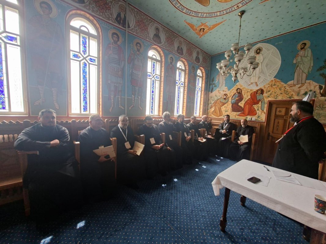 Clericii din Arhiepiscopia Iaşilor au discutat despre familie şi provocările pastorale 365854