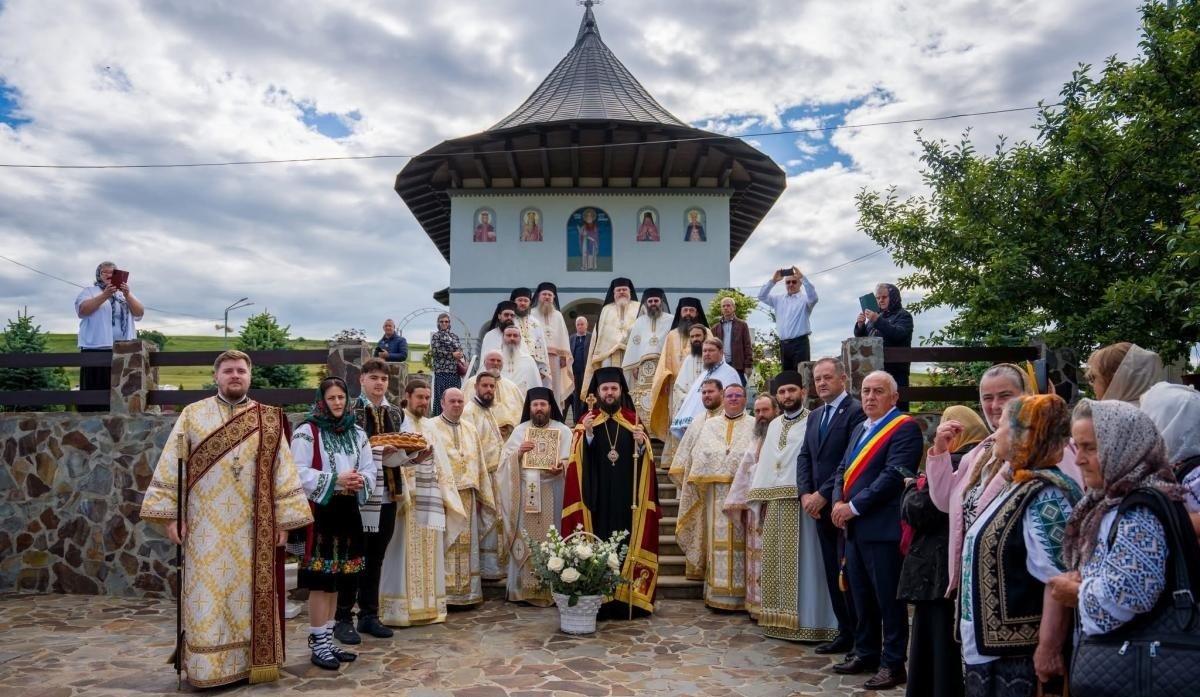Sfințirea picturii bisericii istorice a Mănăstirii Calapodești 365759