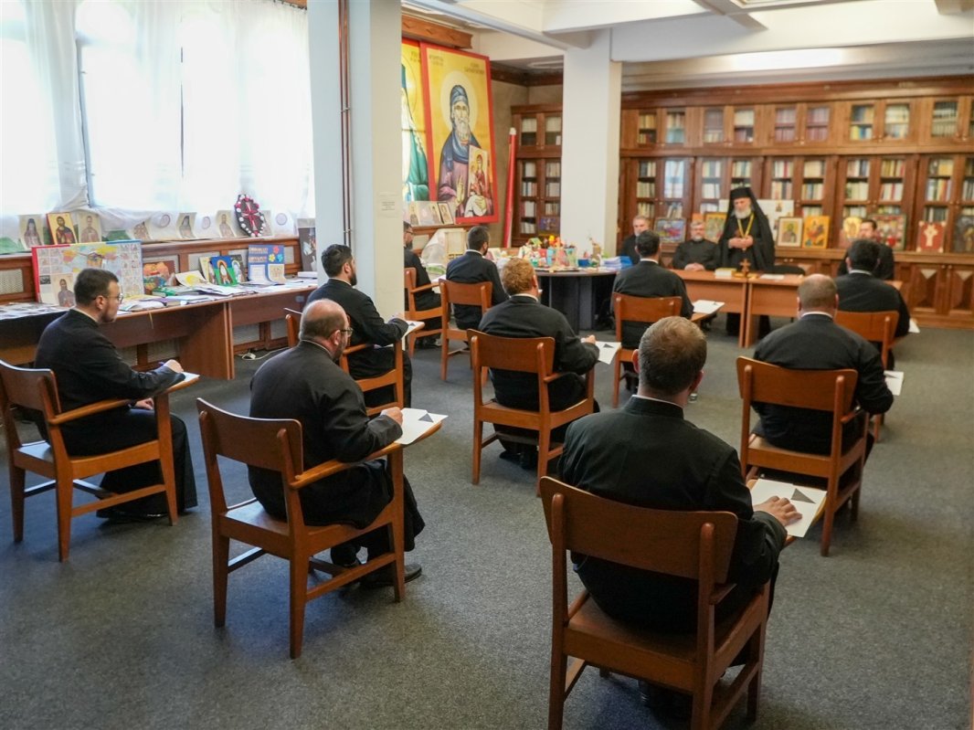 Examen de selecționare pentru clerici în Arhiepiscopia Dunării de Jos 365877