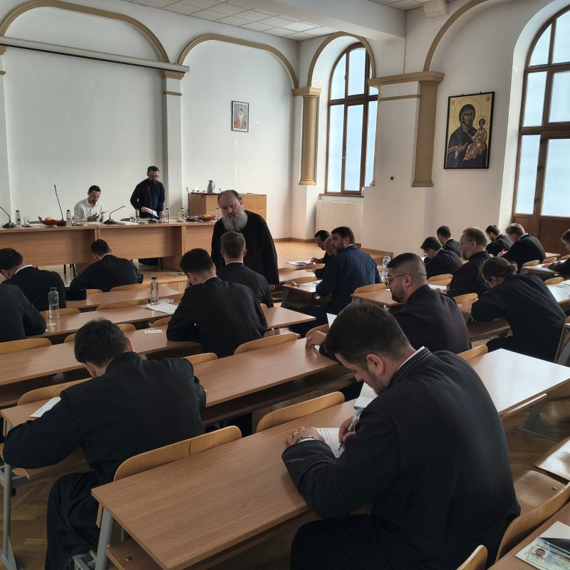 Examen pentru obținerea gradelor profesionale în preoție la București 365869