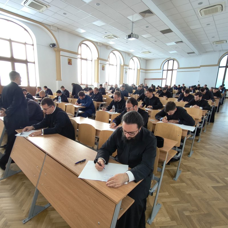 Examen pentru obținerea gradelor profesionale în preoție la București 365871