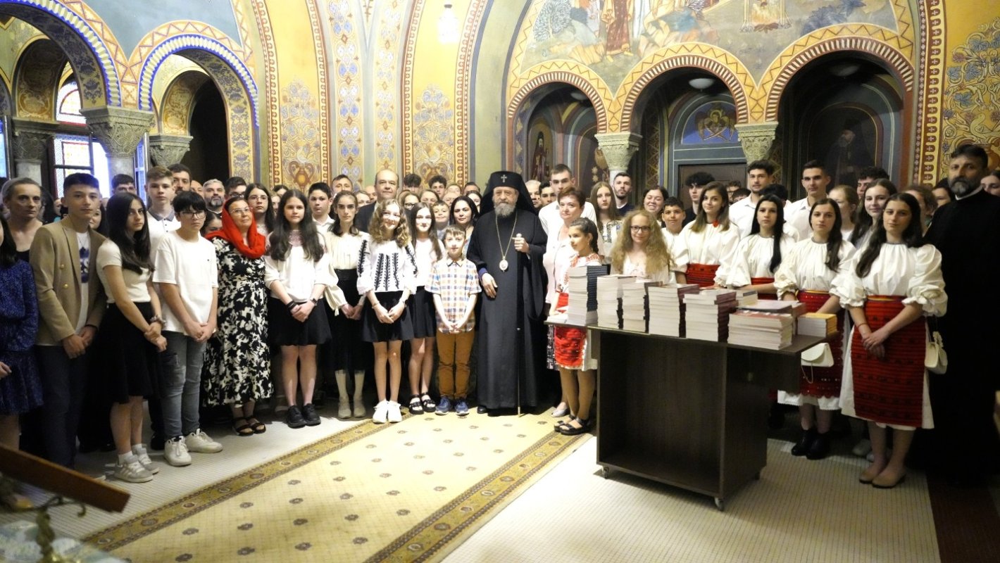 Peste 300 de elevi olimpici au fost premiaţi la Sibiu 365895