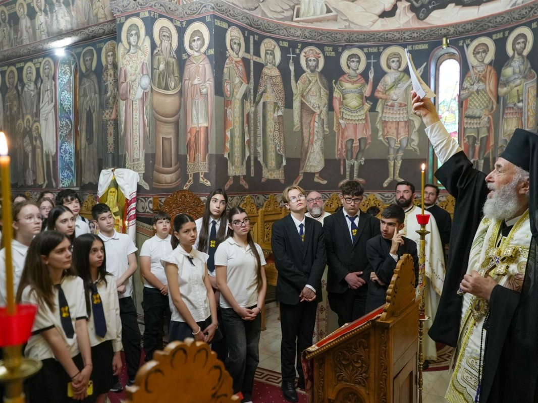 Sfârşit de an şcolar pentru clasele primare de la Seminarul Teologic din Galaţi 365886