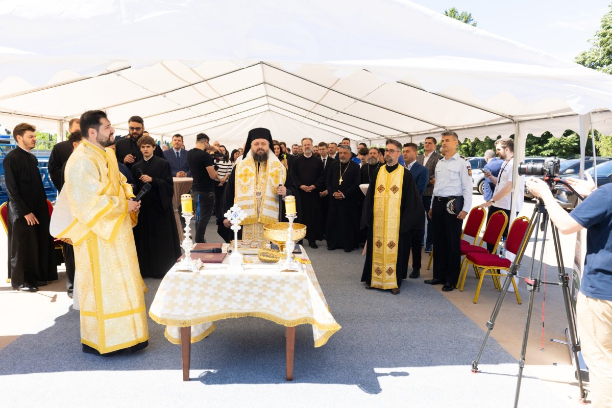 Binecuvântarea începutului unei lucrări dedicate copiilor și tinerilor 365973