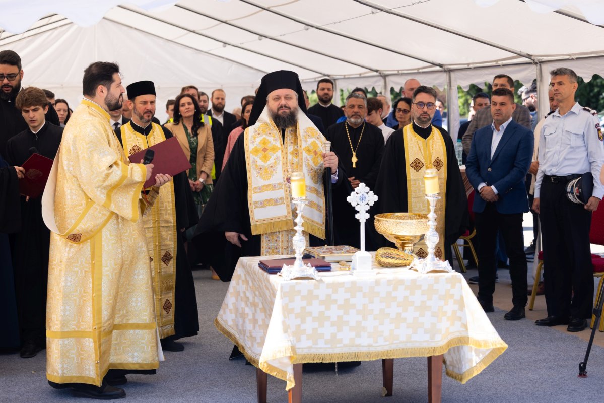 Binecuvântarea începutului unei lucrări dedicate copiilor și tinerilor 365981
