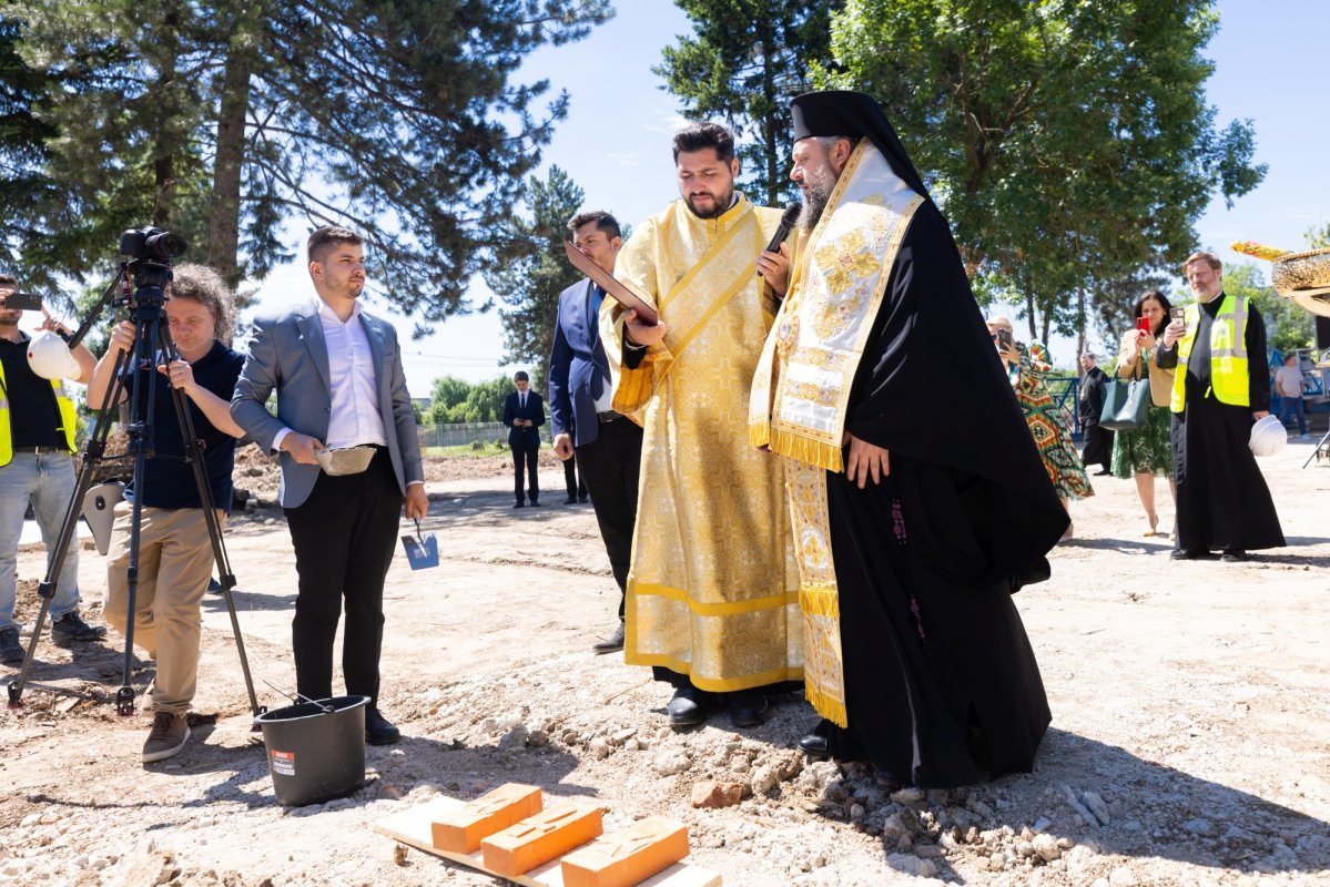 Binecuvântarea începutului unei lucrări dedicate copiilor și tinerilor 365988