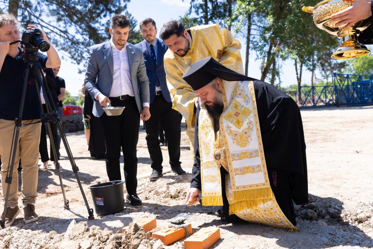 Binecuvântarea începutului unei lucrări dedicate copiilor și tinerilor 365989