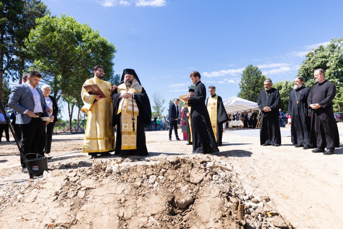 Binecuvântarea începutului unei lucrări dedicate copiilor și tinerilor 365990
