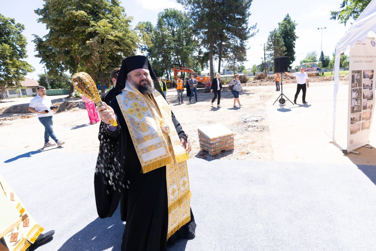 Binecuvântarea începutului unei lucrări dedicate copiilor și tinerilor 365991