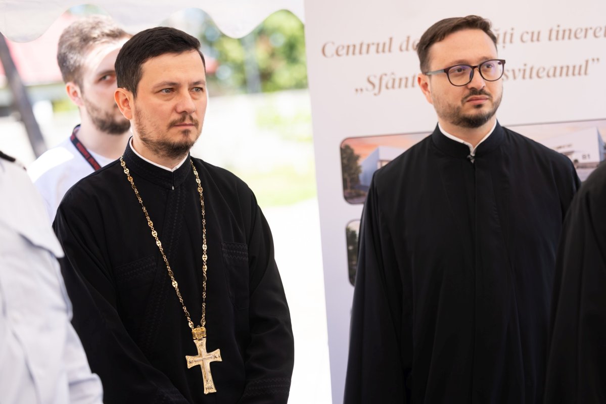 Binecuvântarea începutului unei lucrări dedicate copiilor și tinerilor 365996