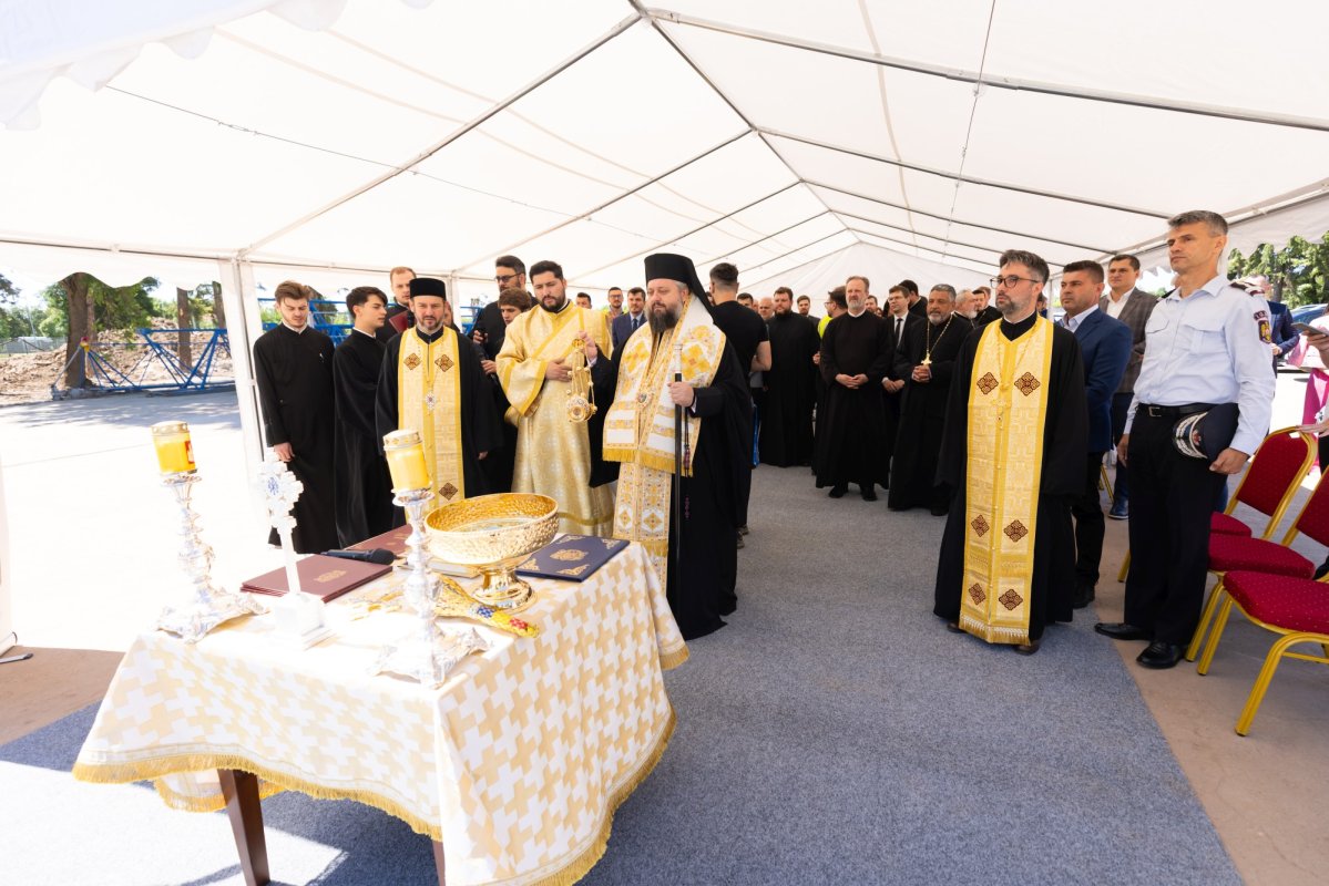 Binecuvântarea începutului unei lucrări dedicate copiilor și tinerilor 366000