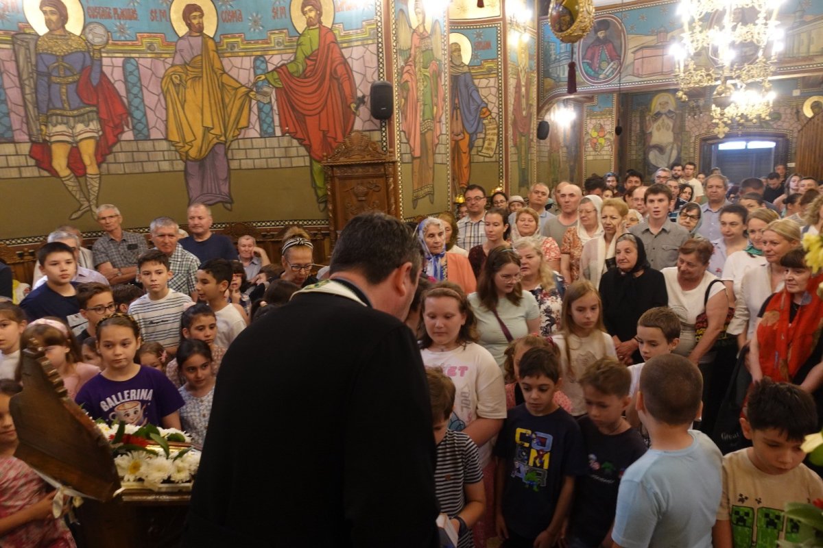 Copii premiați la Parohia „Buna Vestire” - Giulești din Capitală 366067
