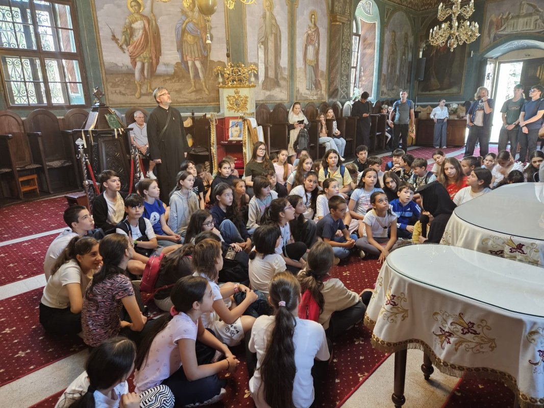 Copii premiați la Parohia „Buna Vestire” - Giulești din Capitală 366068
