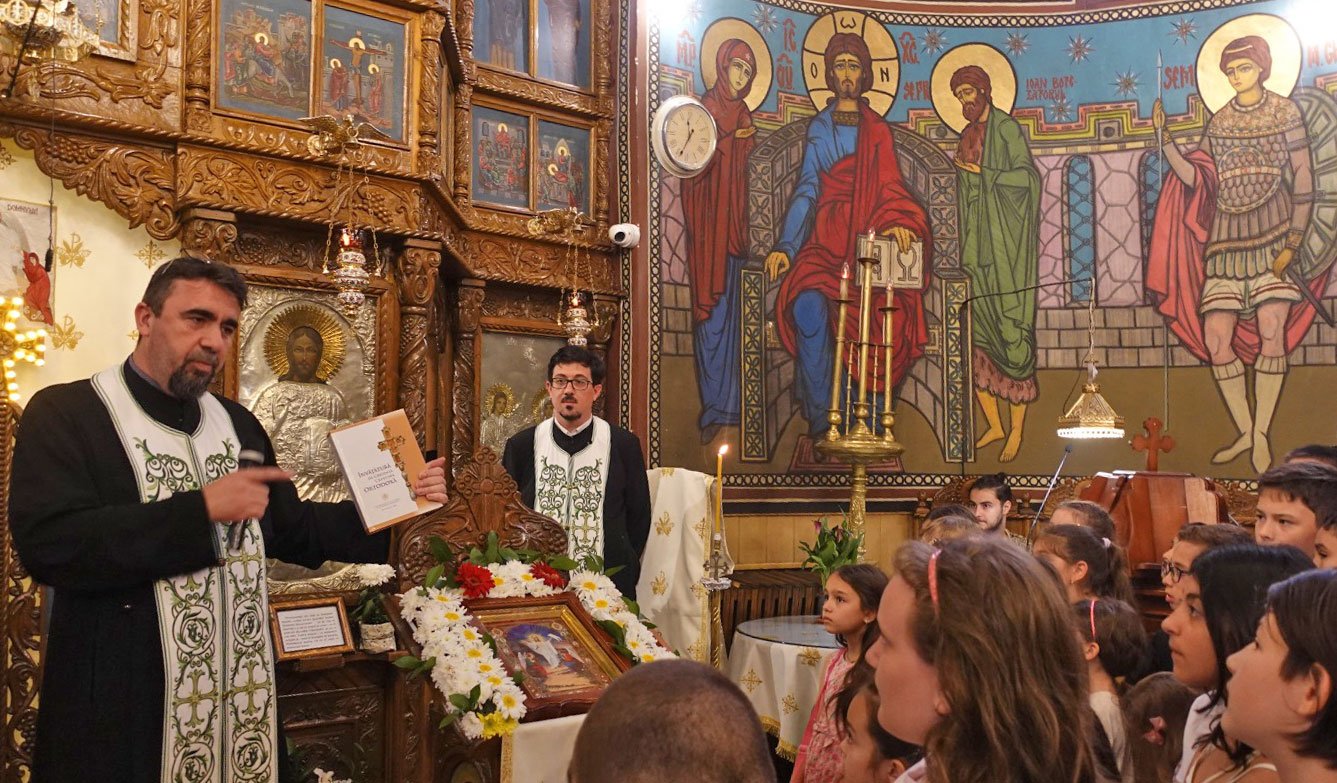 Copii premiați la Parohia „Buna Vestire” - Giulești din Capitală 366069