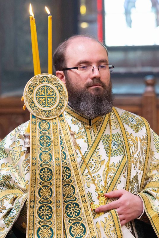 Dicționar teologic: arhieraticon, arhidiacon 366038