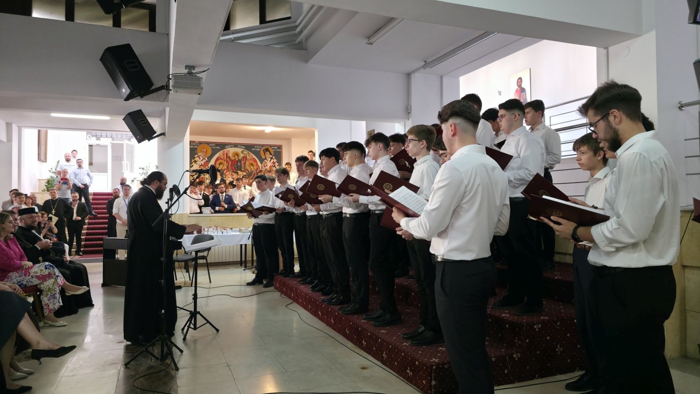 Festivitatea de încheiere a anului școlar la Seminarul Teologic Ortodox din Bucureşti 366065