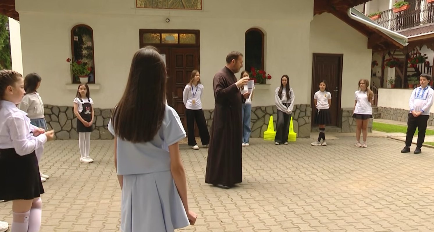 Atelier în cadrul proiectului „Centrul de activități cu tineretul «Sfântul Ilie Tesviteanul»” 366196