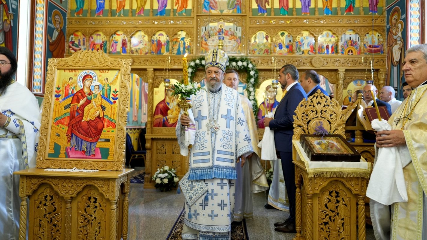 Biserica „Sfinţii Apostoli Petru și Pavel” din oraşul Agnita a fost târnosită 366165