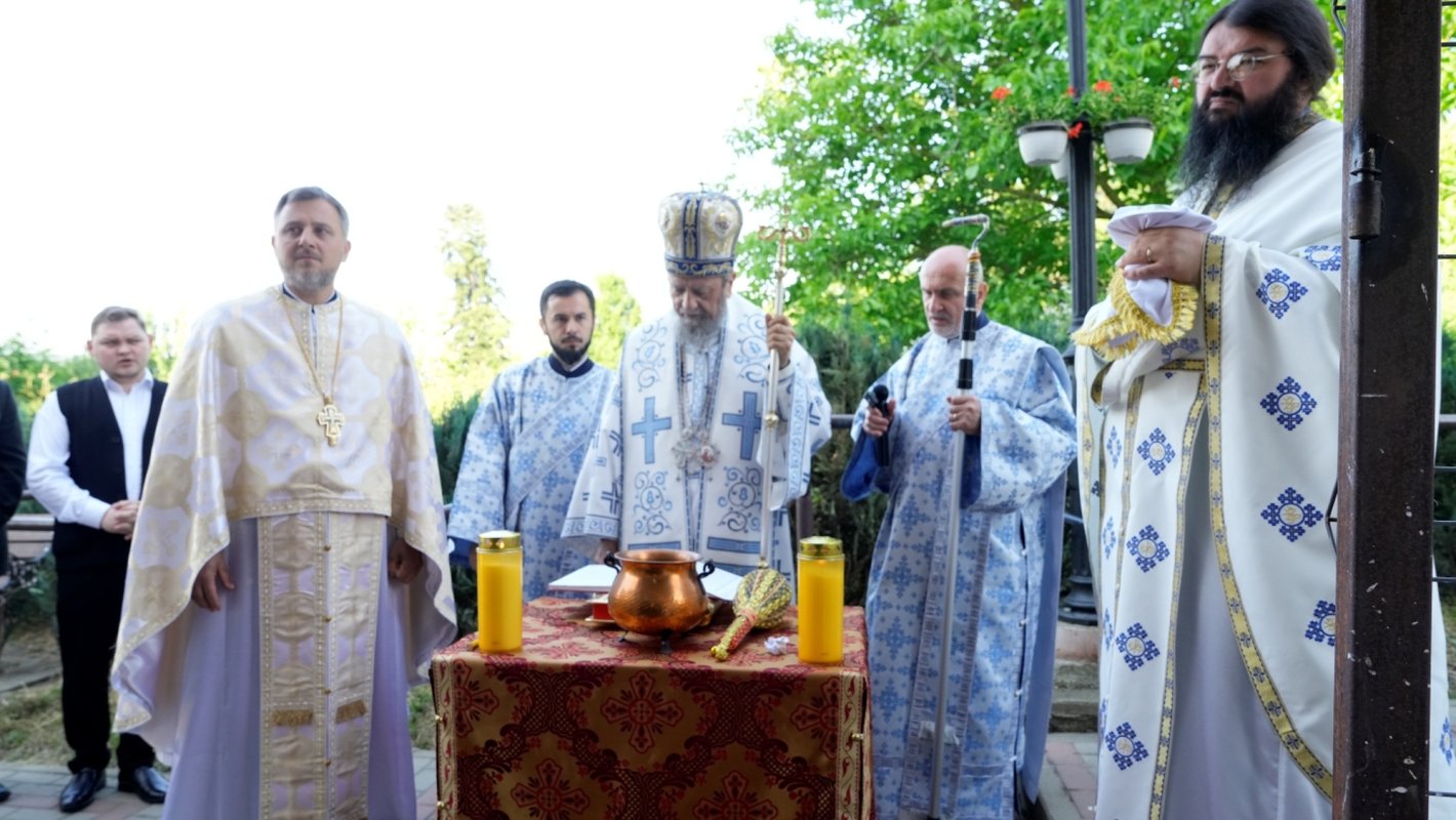 Biserica „Sfinţii Apostoli Petru și Pavel” din oraşul Agnita a fost târnosită 366166