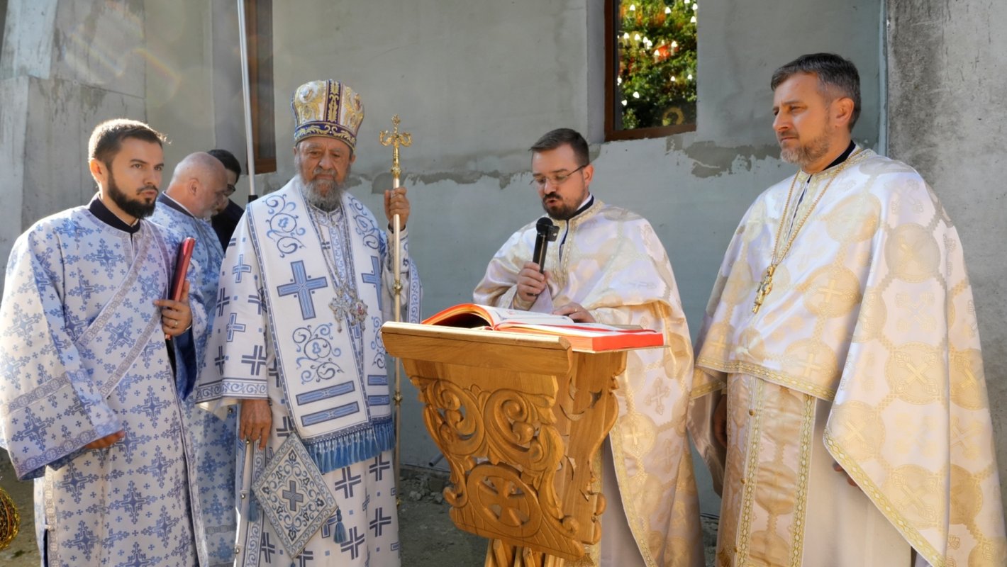 Biserica „Sfinţii Apostoli Petru și Pavel” din oraşul Agnita a fost târnosită 366167