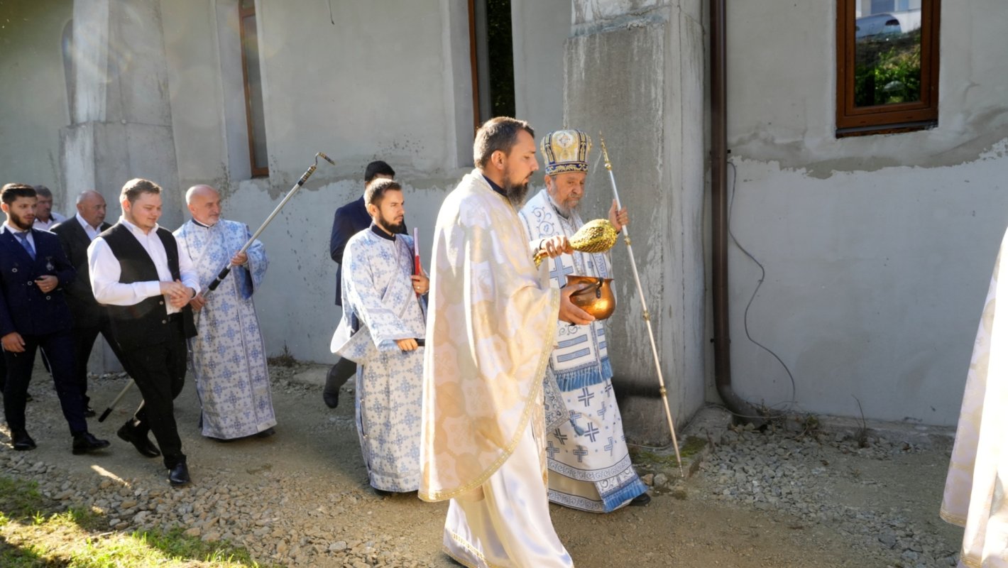 Biserica „Sfinţii Apostoli Petru și Pavel” din oraşul Agnita a fost târnosită 366168