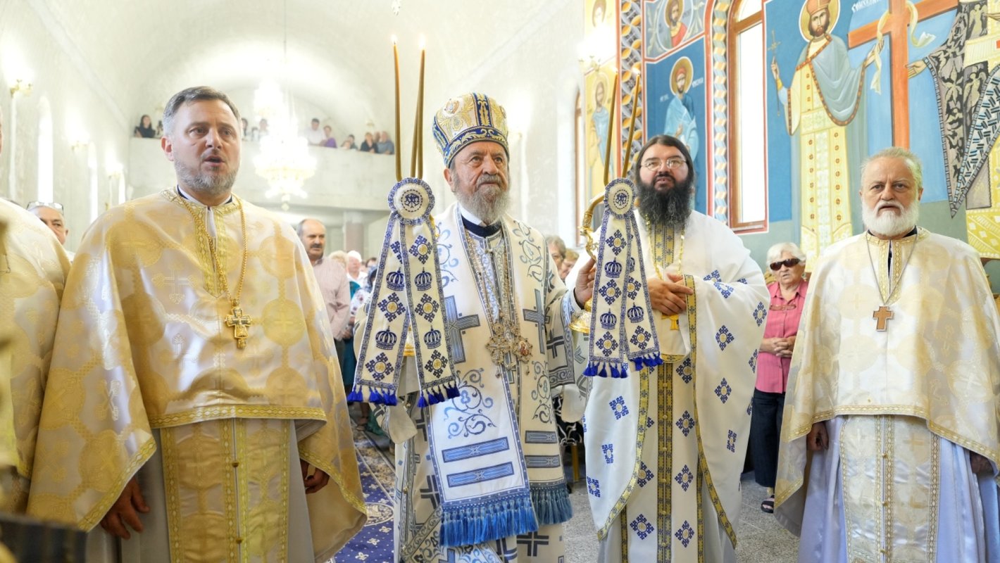 Biserica „Sfinţii Apostoli Petru și Pavel” din oraşul Agnita a fost târnosită 366171