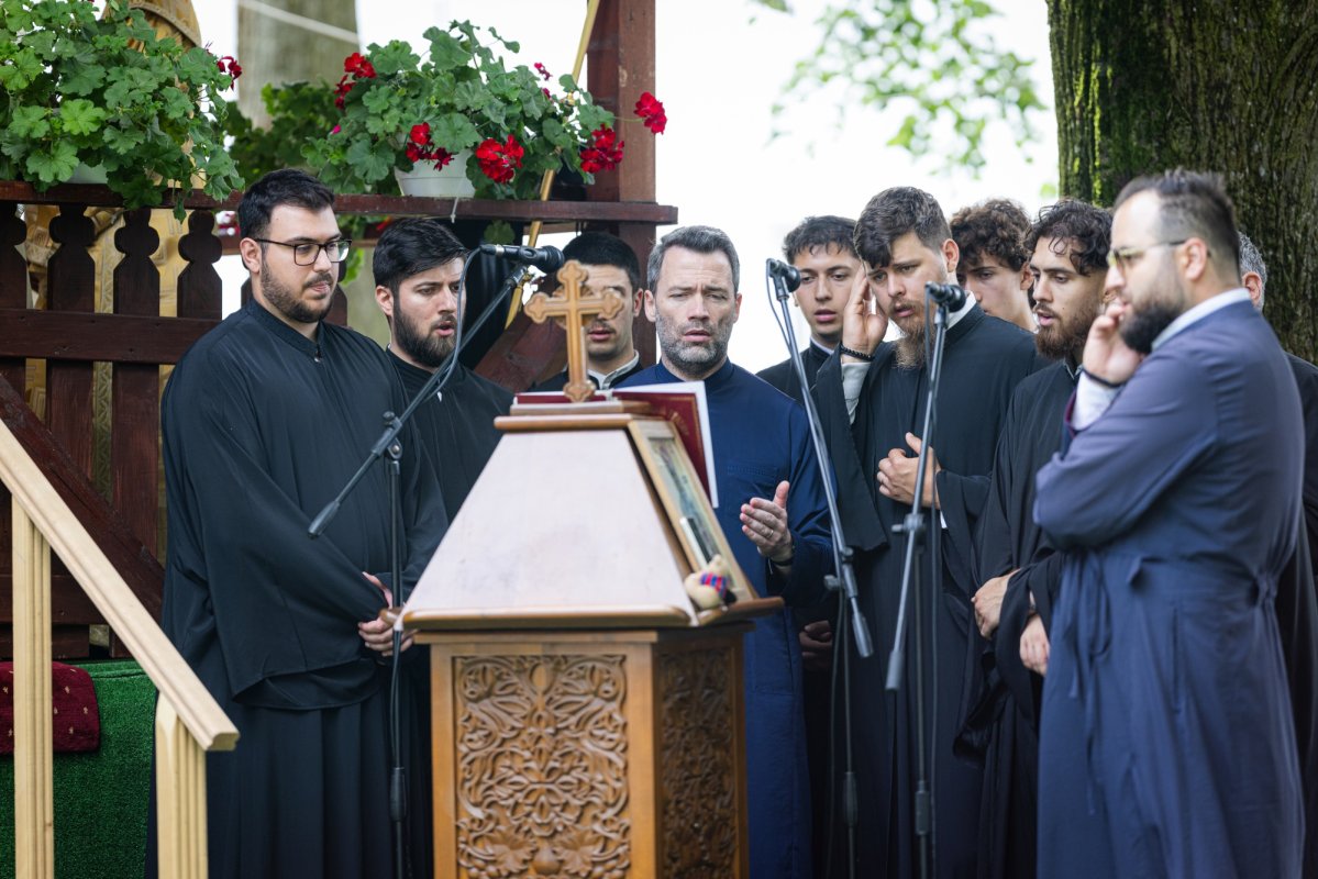 Hramul ctitoriei lui Matei Basarab din Codrii Vlăsiei 366216