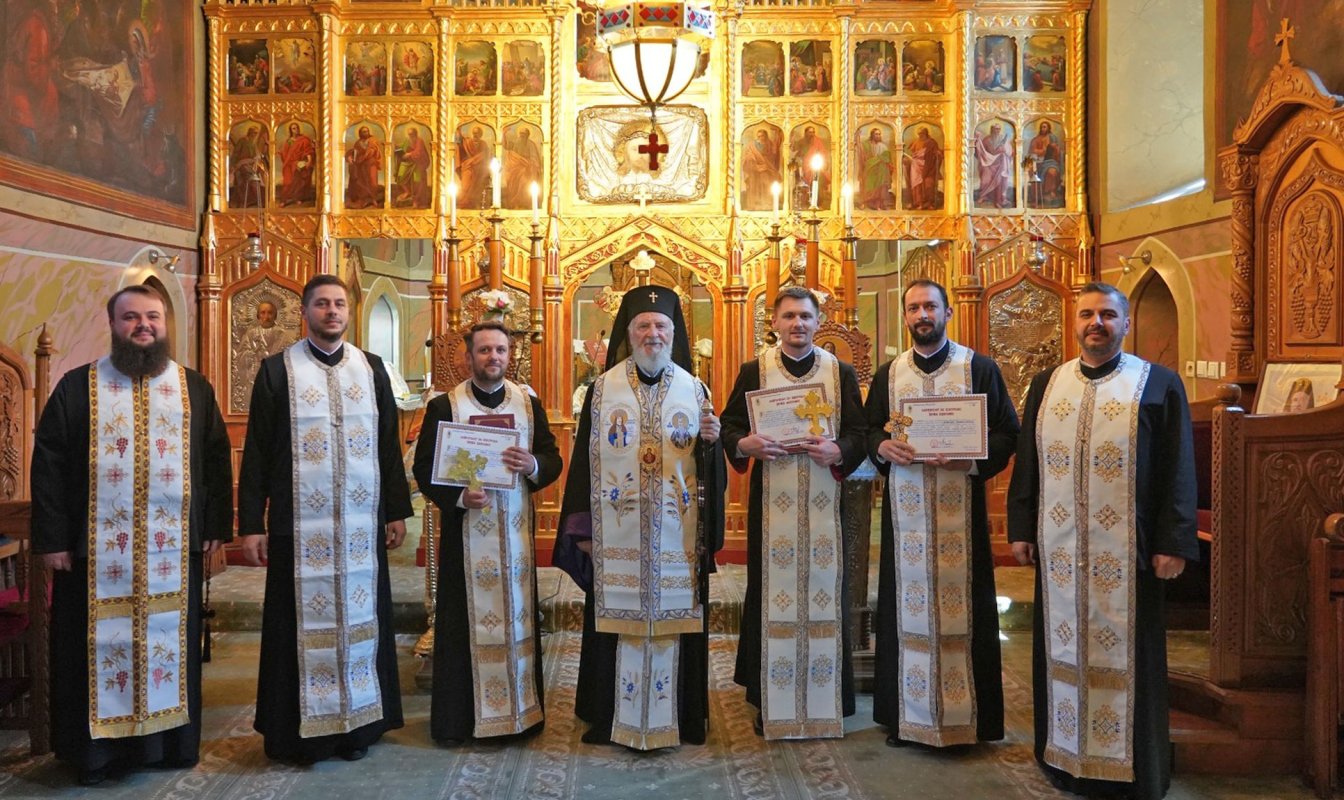 Noi duhovnici în Arhiepiscopia Târgoviştei 366175