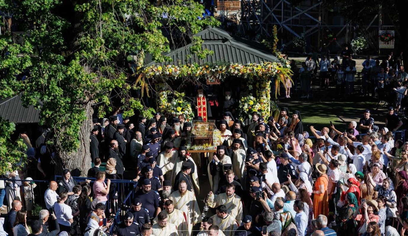 Procesiune cu moaștele Sfântului Ioan cel Nou la Suceava 366181