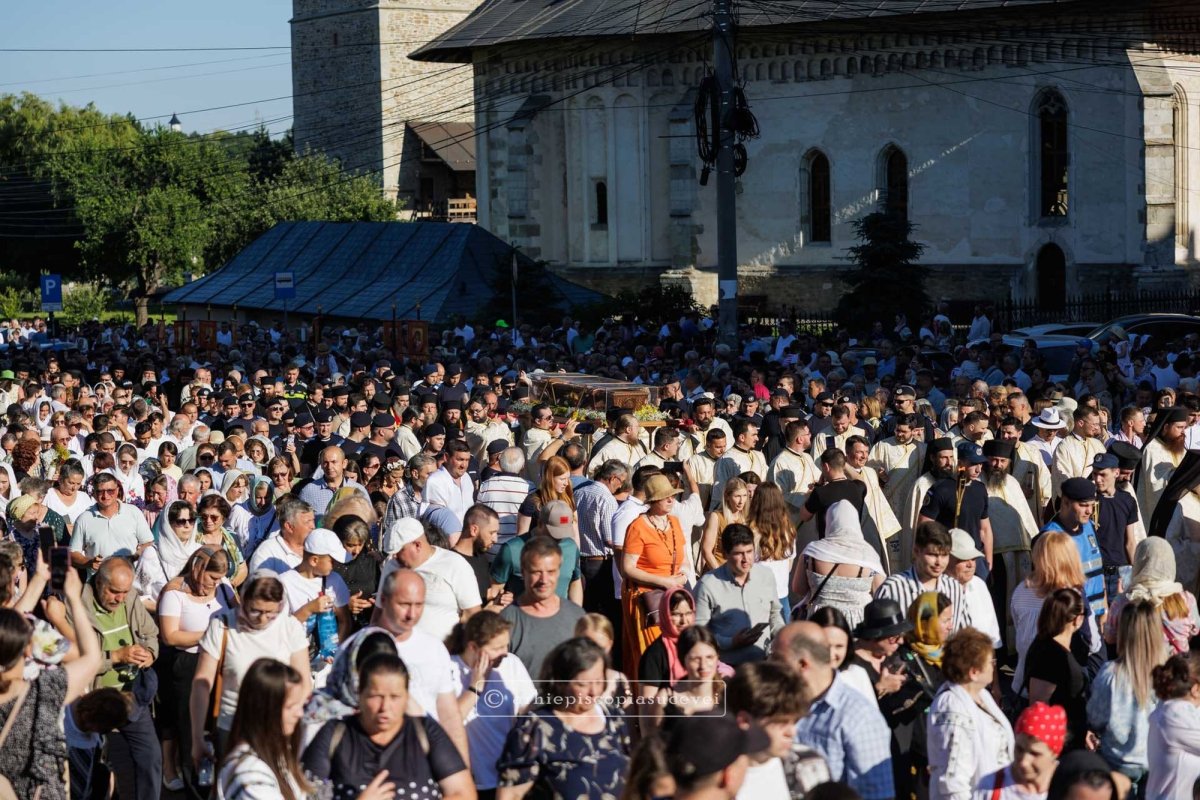Procesiune cu moaștele Sfântului Ioan cel Nou la Suceava 366184