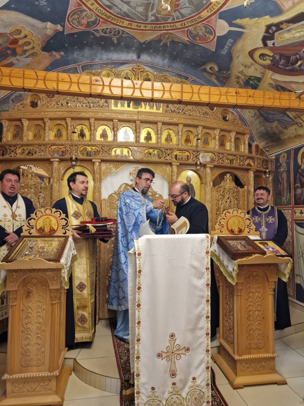 Sfinţire de raclă la capela Institutului „Marius Nasta” 366202