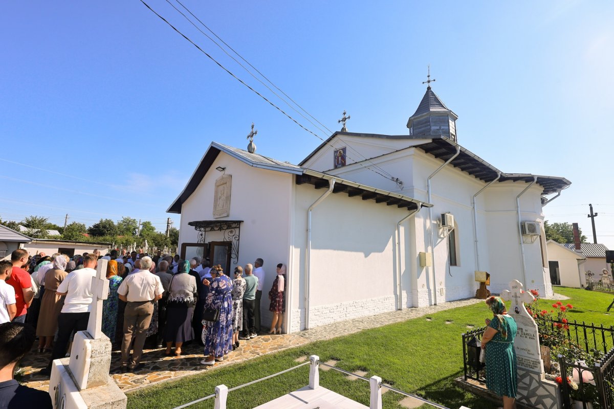 Veșmântul harului pentru biserica Parohiei Plevna din județul Buzău 366179