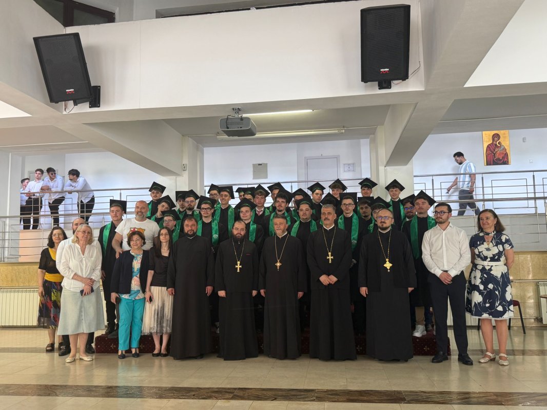 Coronițe cu lauri la Seminarul Teologic Ortodox din București 366228