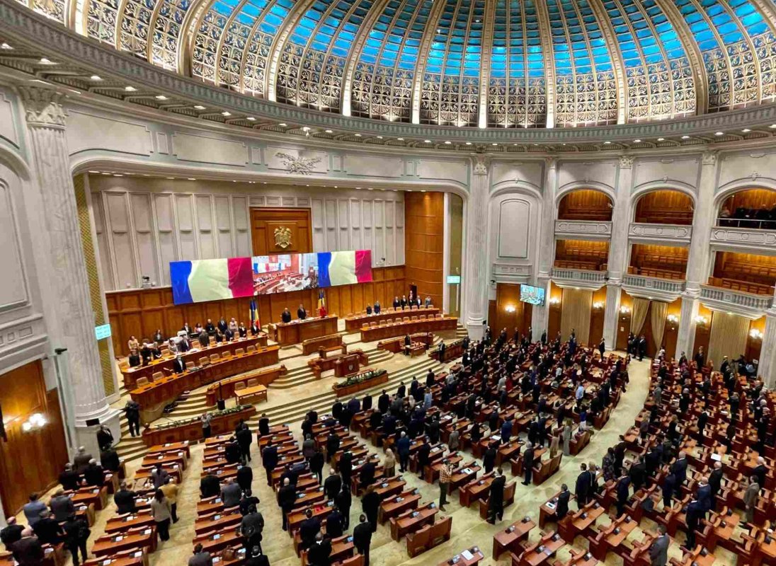 Continuă criza politică 366317