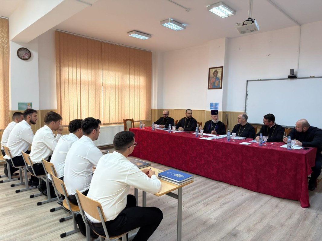 Examenul de atestat profesional la Seminarul teologic din Târgoviște 366340