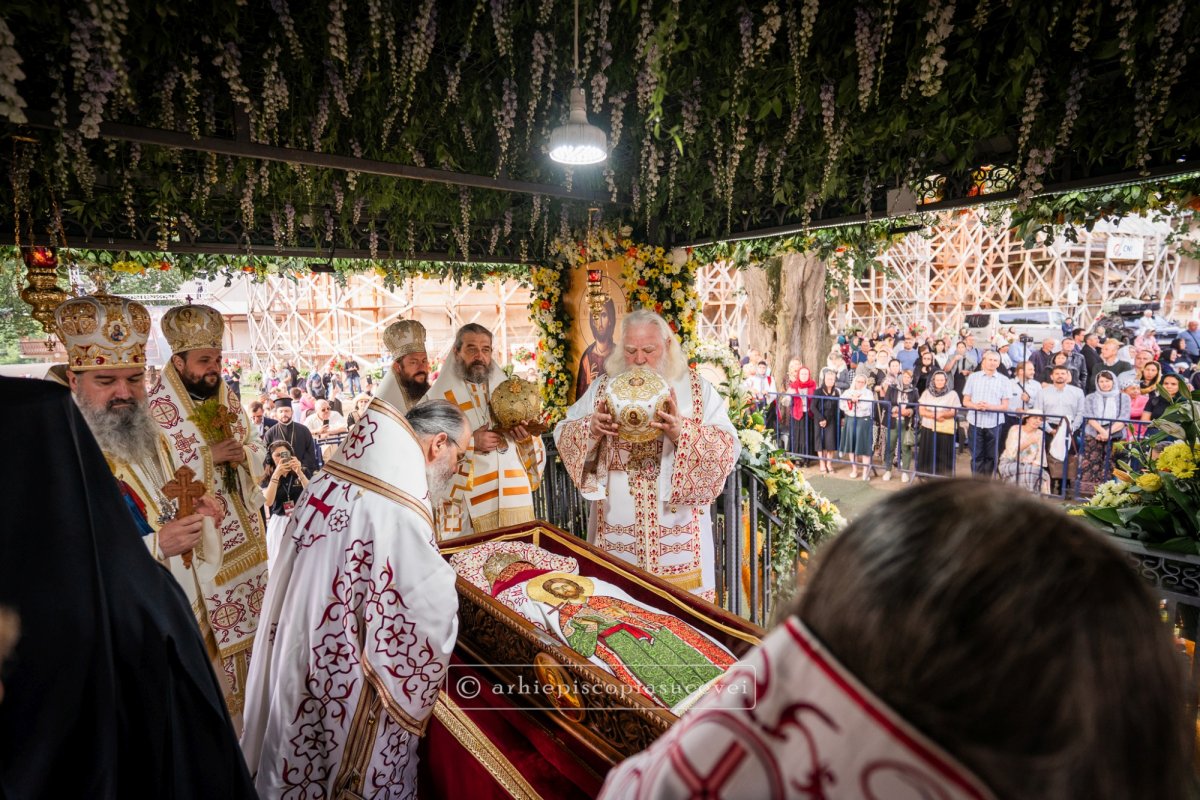 Sărbătoarea înveșnicirii Sfântului Ioan în Cetatea Mușatinilor 366374