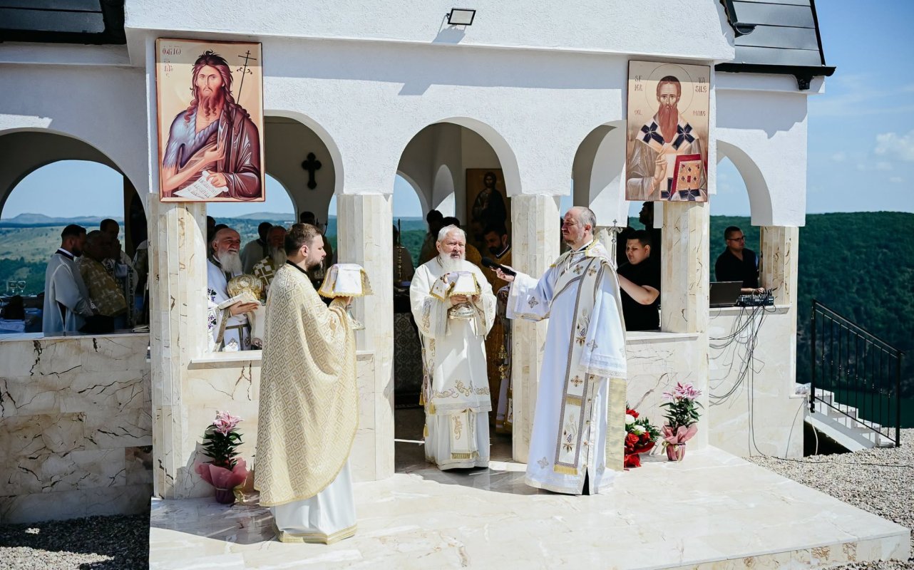 Hramul de vară și sfințirea Altarului de vară al Mănăstirii Someșul Cald 366456
