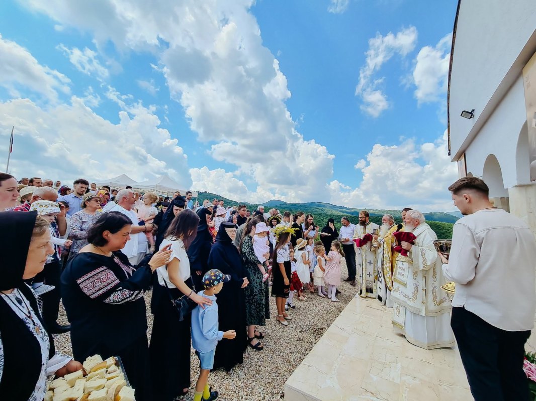 Hramul de vară și sfințirea Altarului de vară al Mănăstirii Someșul Cald 366459