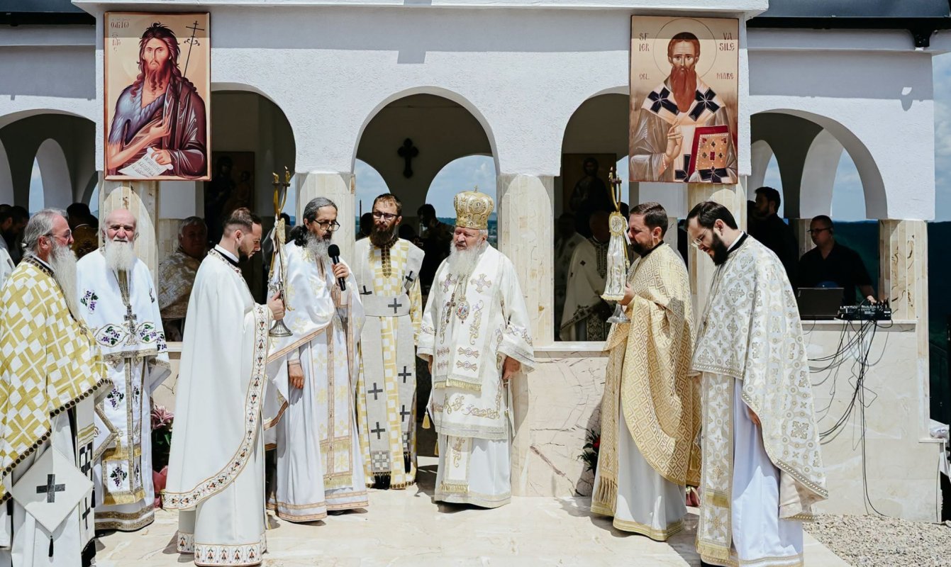 Hramul de vară și sfințirea Altarului de vară al Mănăstirii Someșul Cald 366460