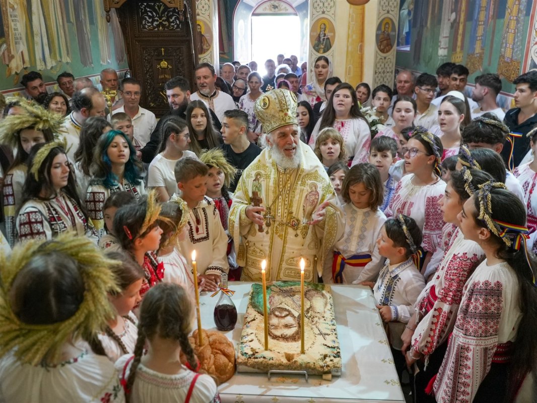 Prinos de rugăciune în veşmântul câmpului roditor la Mănăstirea Măxineni 366467