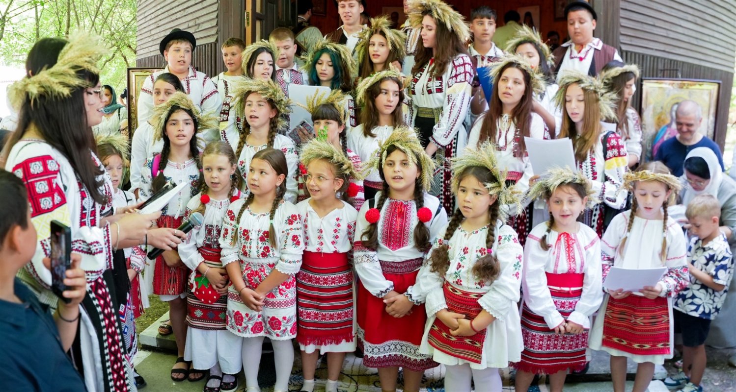 Prinos de rugăciune în veşmântul câmpului roditor la Mănăstirea Măxineni 366470
