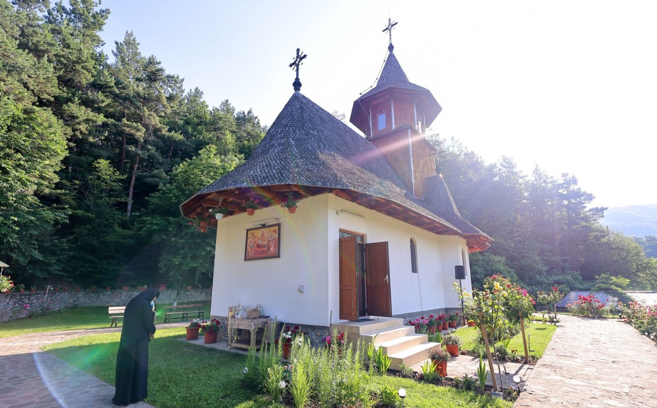 Sărbătoarea Nașterii Sfântului Ioan Botezătorul la schitul buzoian Poienițele 366465