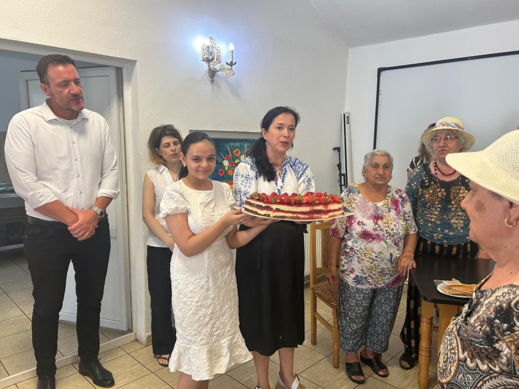 Artă, bucurie și aniversări la Cantina socială „Sfânta Muceniță Filofteia” 366634