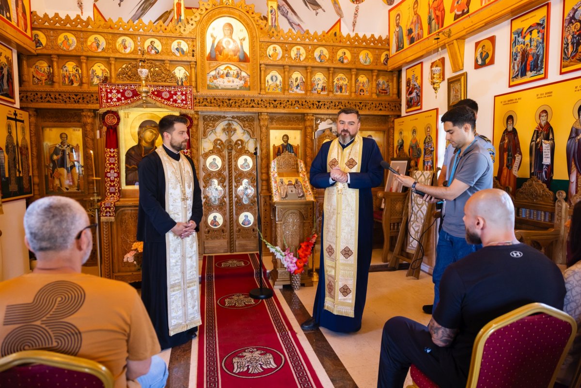Reîntâlnire între deținuți și familiile lor la o biserică din Bragadiru 366567