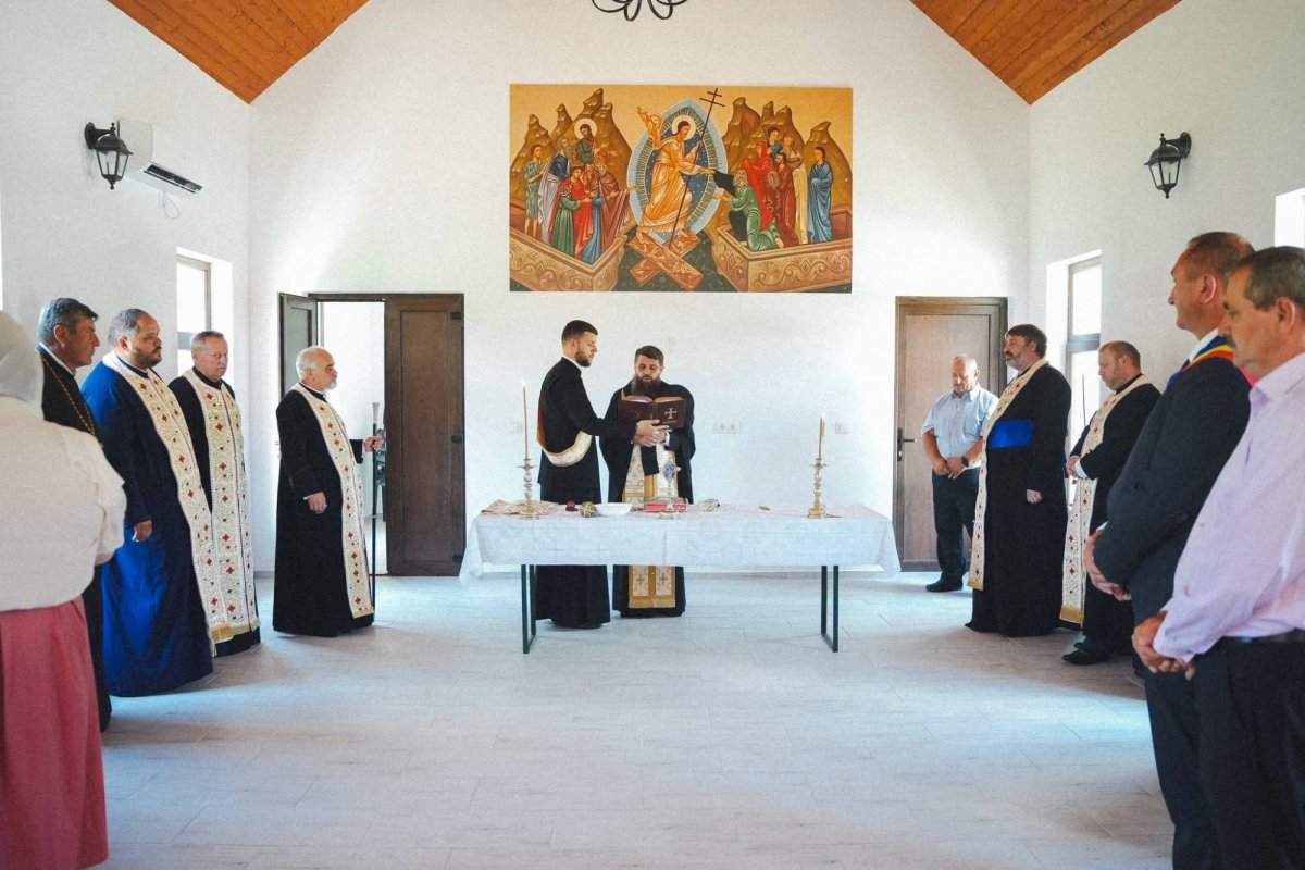 Slujire arhierească și binecuvântarea noii capele mortuare din Cormeniș, Sălaj 366680