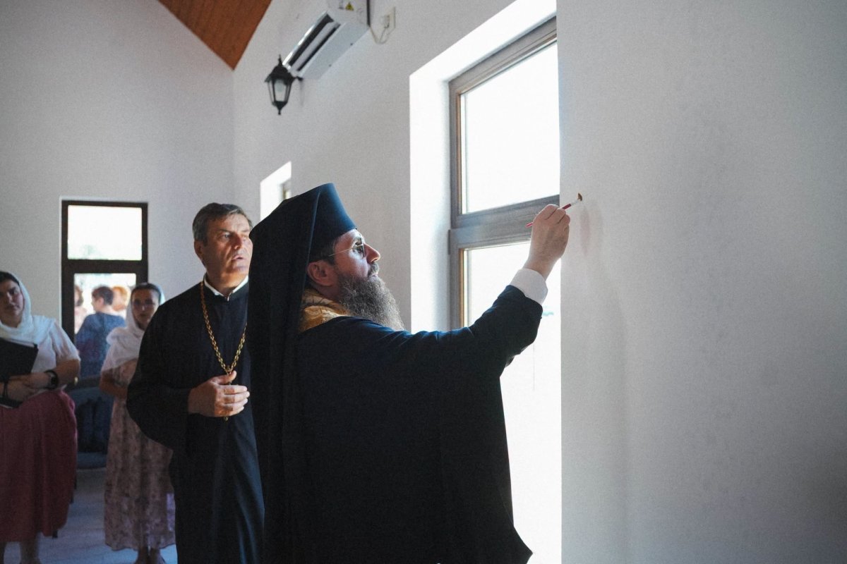 Slujire arhierească și binecuvântarea noii capele mortuare din Cormeniș, Sălaj 366681