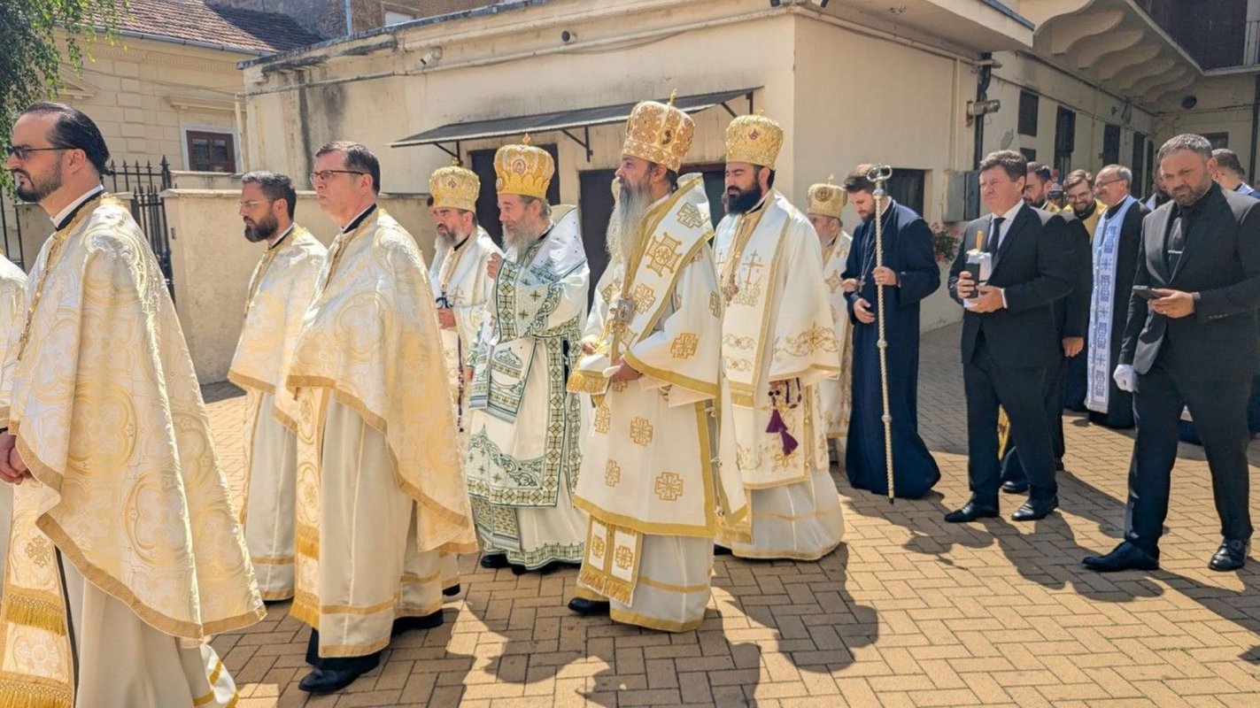 Aradul și-a luat rămas-bun de la Preasfințitul Părinte Emilian Crișanul 366795