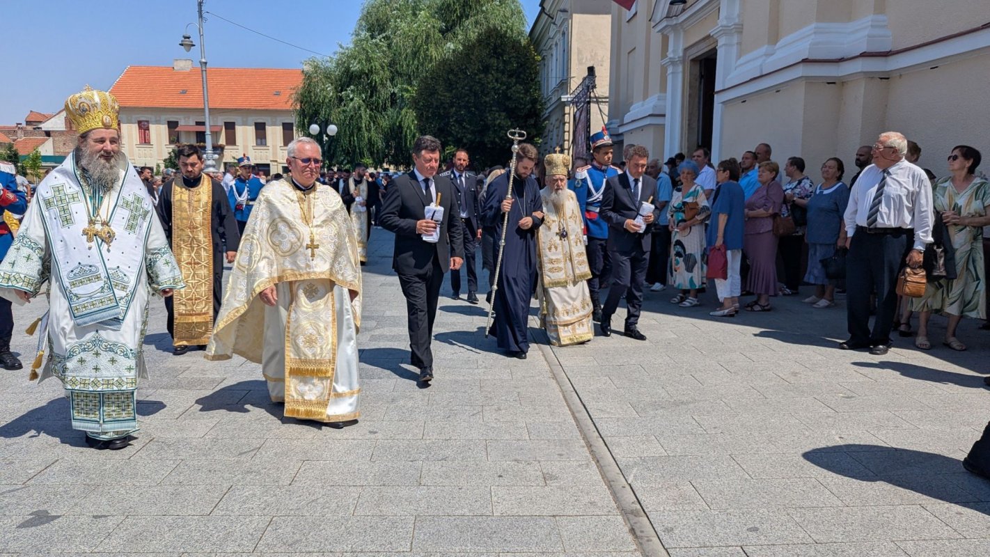 Aradul și-a luat rămas-bun de la Preasfințitul Părinte Emilian Crișanul 366798