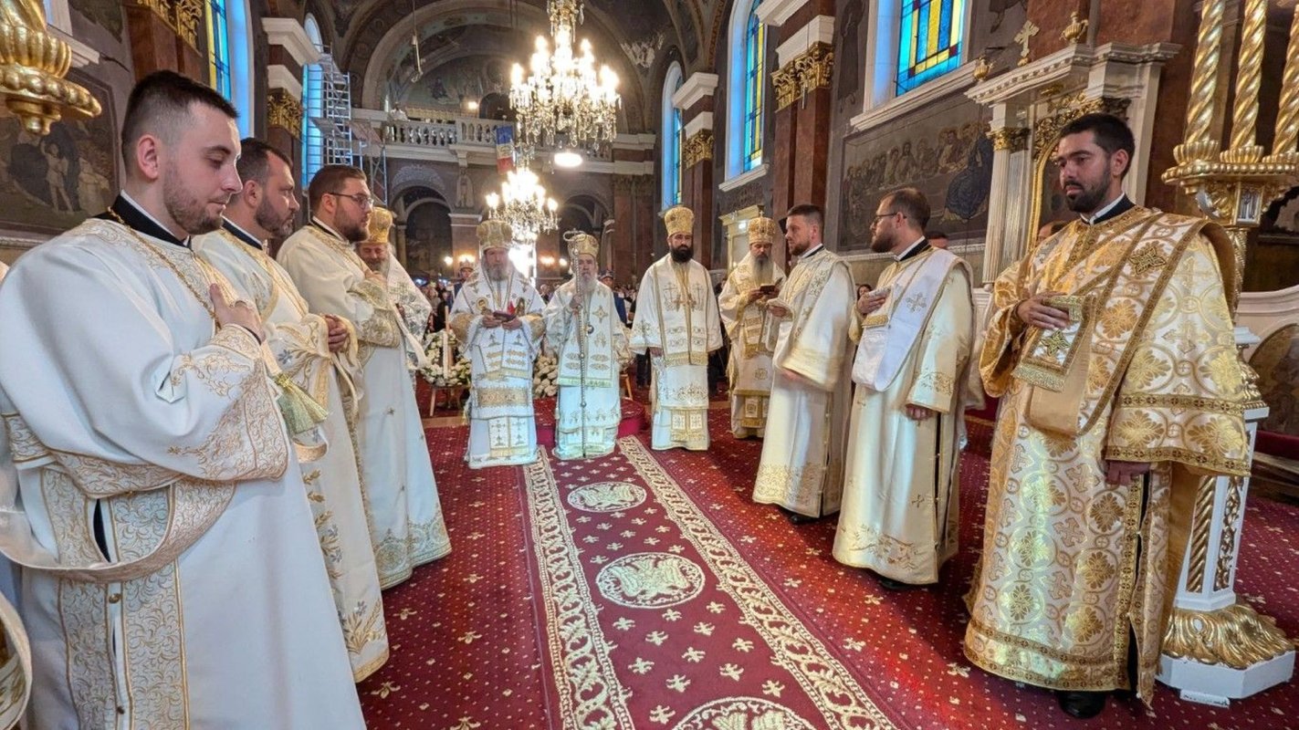 Aradul și-a luat rămas-bun de la Preasfințitul Părinte Emilian Crișanul 366799